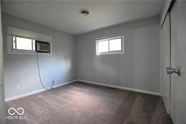 Building Photo - 4940 Leone Dr