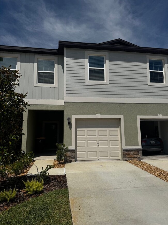 Building Photo - 32067 Spiceberry St
