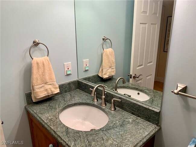 Building Photo - 333 Harbour Dr