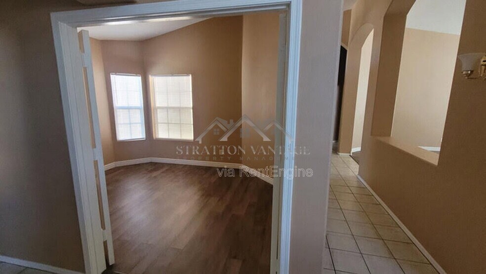 Building Photo - 6714 W Wahalla Ln