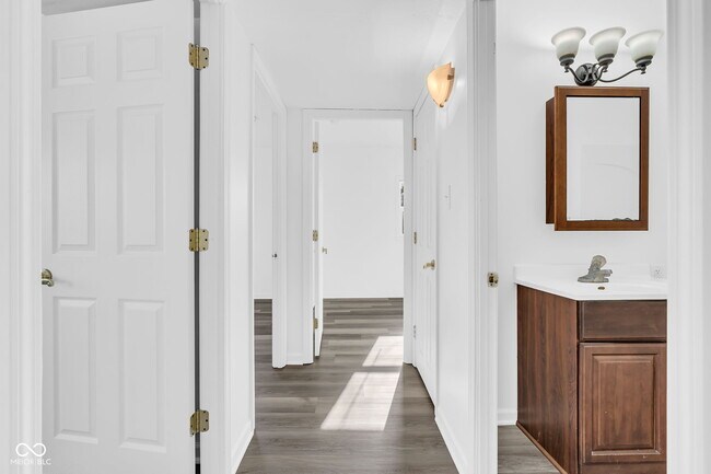 Building Photo - 420 Douglas Dr