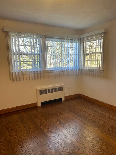 Bedroom with old windows - 197 Carter Ln
