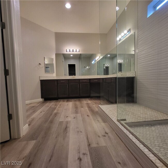 Building Photo - 365 Sapphire Rock Ave