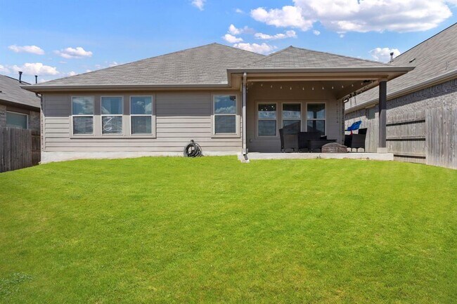 Building Photo - 220 Algaroba Loop