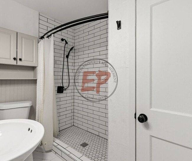 Building Photo - 915 N 19th St