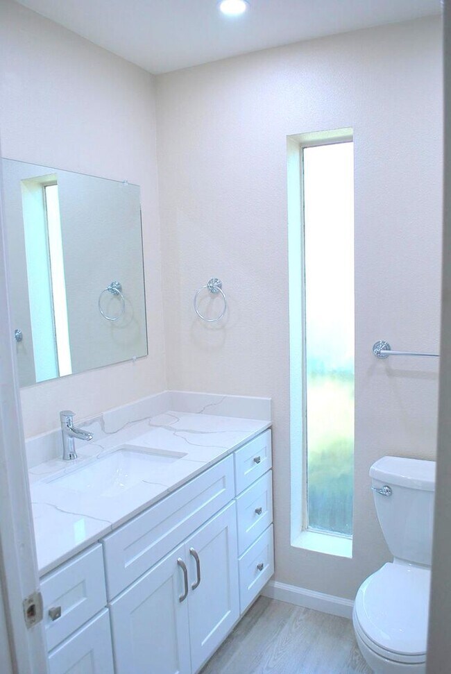 Building Photo - Updated, Bright, Spacious & Clean! Excellent Location at The Vintner in San Ramon