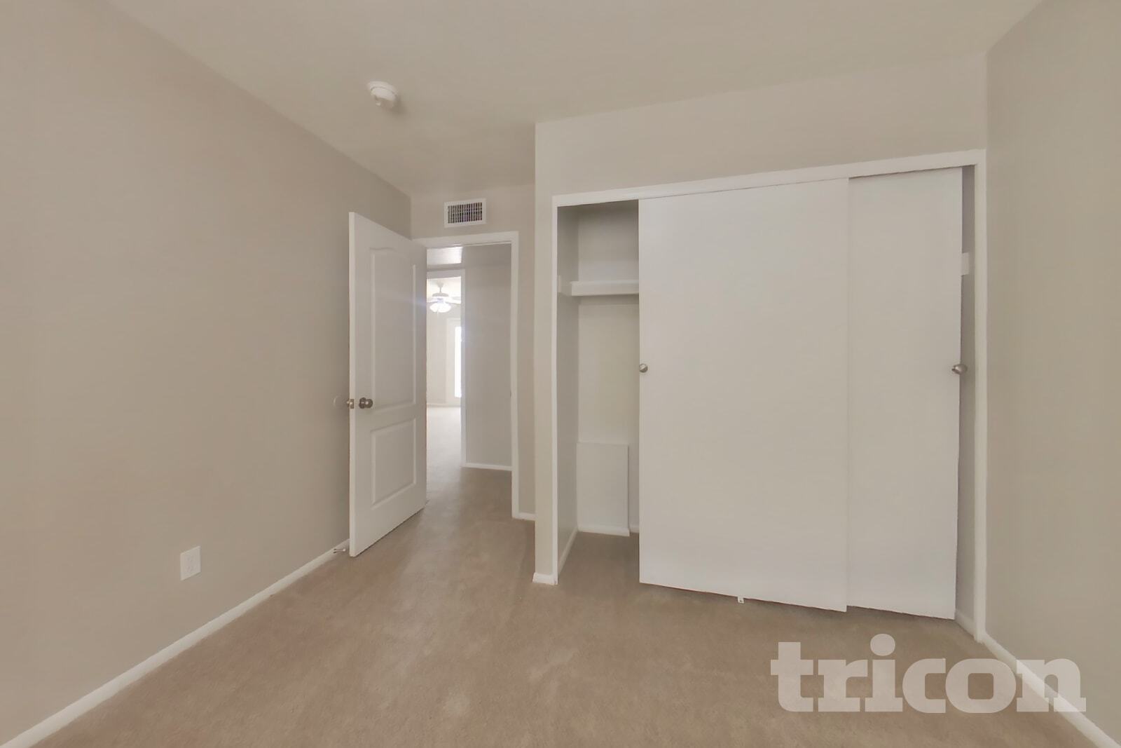 Building Photo - 3849 W Poinsettia Dr