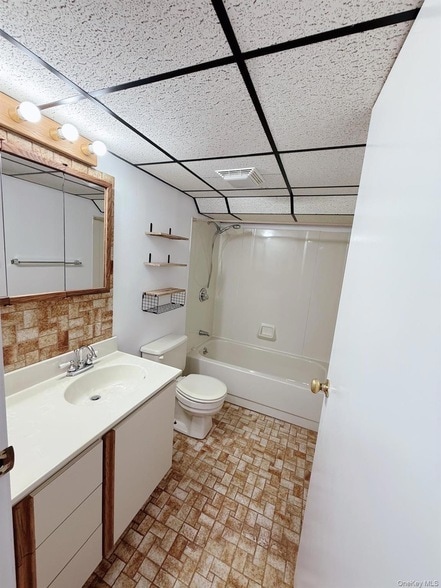 Building Photo - 12 Bruce Dr