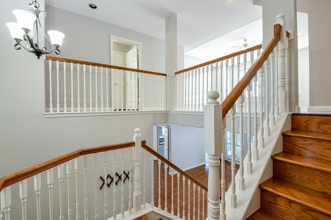 Building Photo - 18035 Somerset Knolls Ct