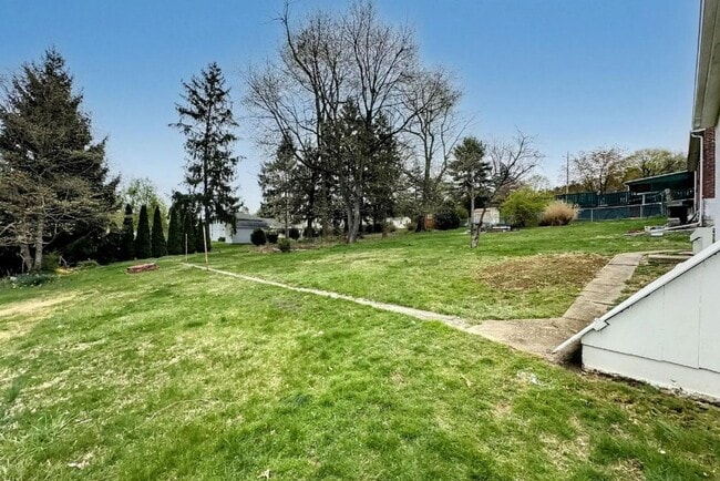 Building Photo - Available Now! Newly Renovated 3 Bedroom, ...