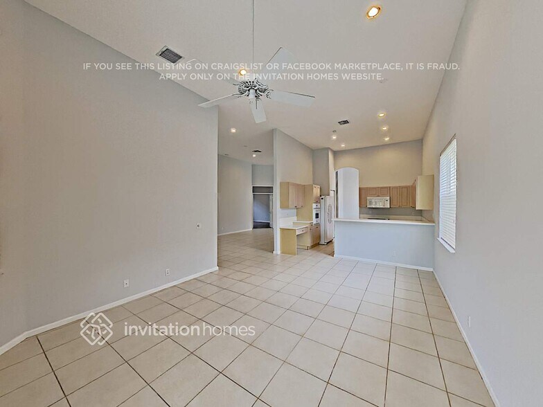 Building Photo - 213 Palm Cir