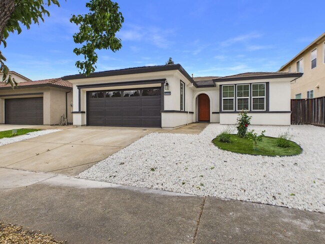 Building Photo - Single Family House