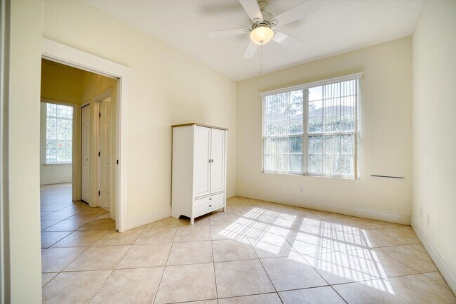 Building Photo - 2 Bedroom Plus Den/Office Home - Relaxing Pond View and Pet Friendly