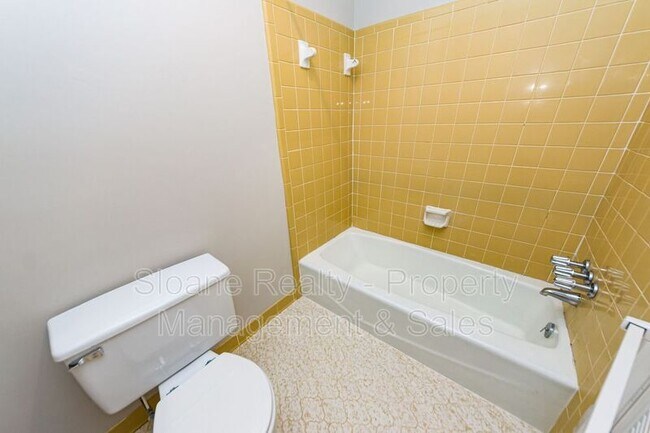 Building Photo - 11 Poets Corner