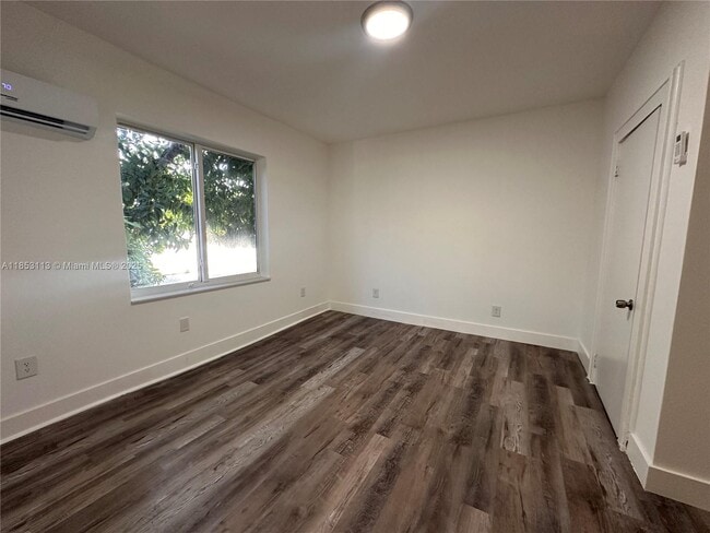 Building Photo - 1630 SW 10th St