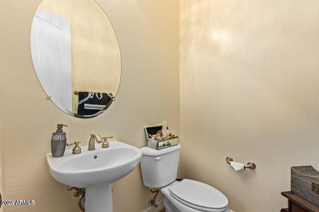 Building Photo - 4590 N 153rd Ave