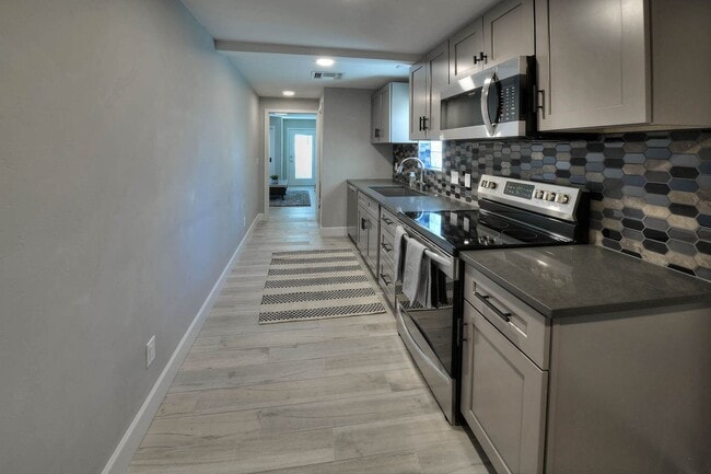 Building Photo - New Built, Near UofA 2 Bed 2 Bath  PRELEASE August 2026!
