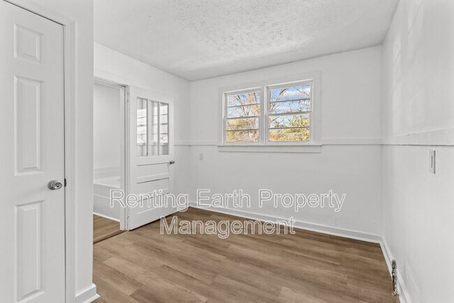 Building Photo - 1402 Bragg St