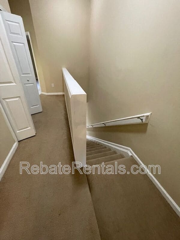 Building Photo - 4199 Highwood Dr