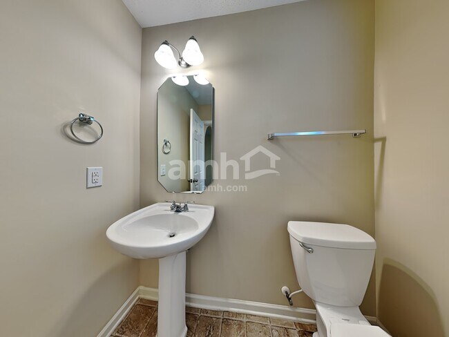 Building Photo - 1308 Silver Dr