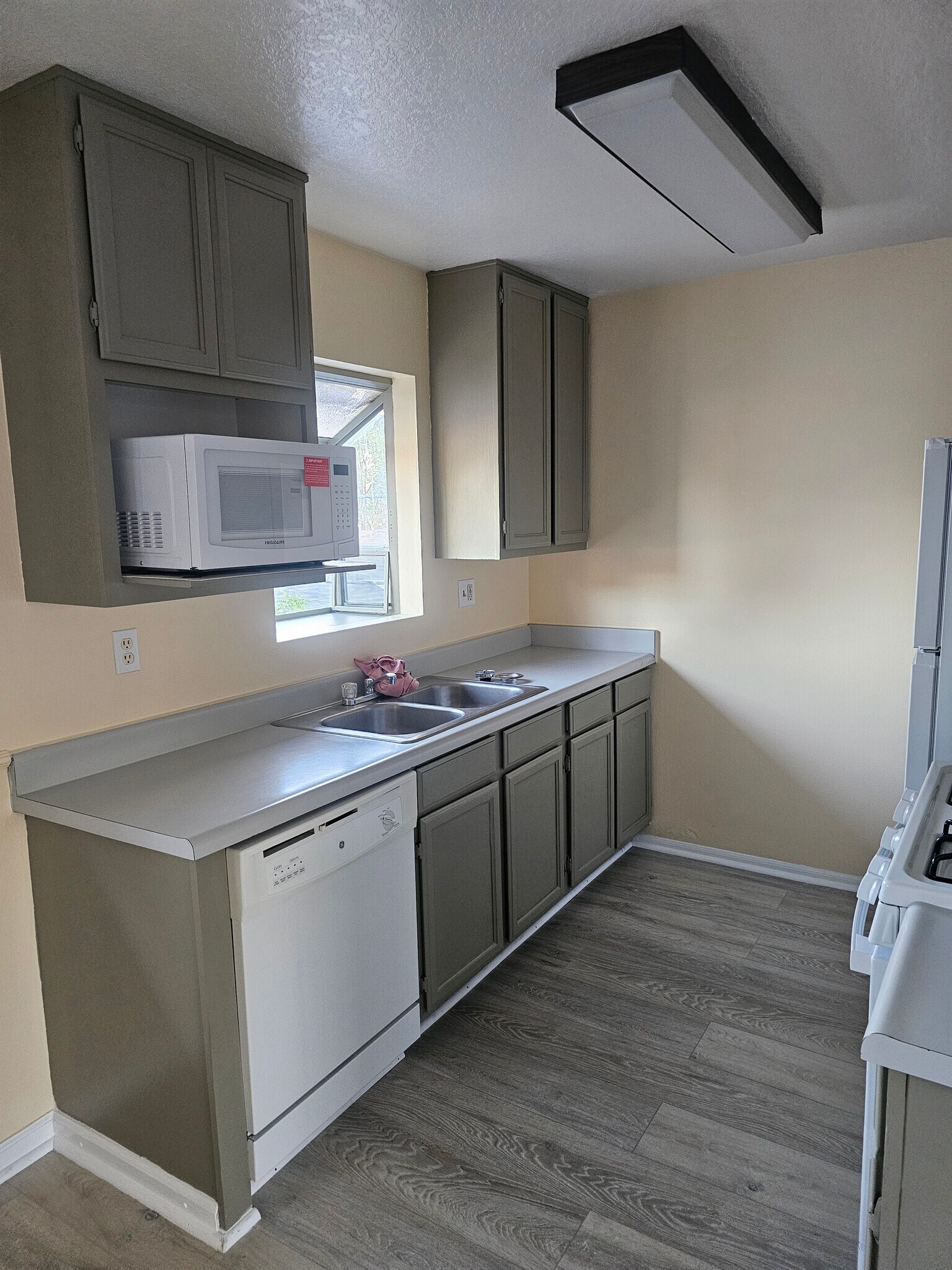 Building Photo - 417 N Glenwood Pl