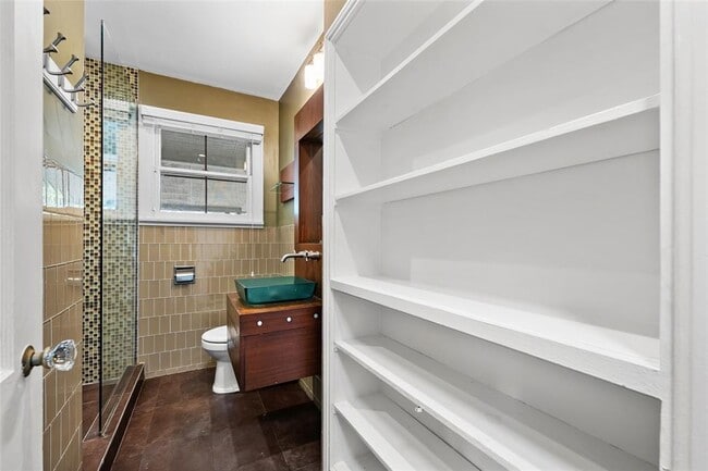 Building Photo - 1008 E 38th 1/2 St
