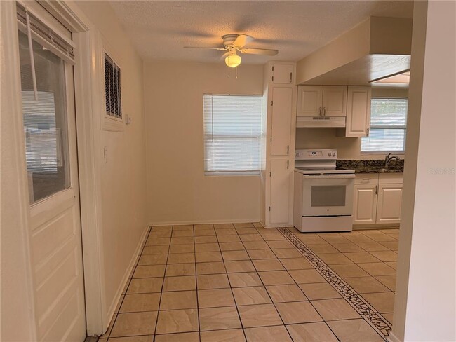 Building Photo - 817 Margo St