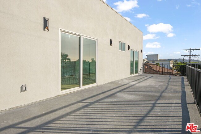 Building Photo - 1709 Burnside Ave