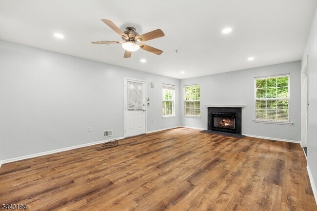 Building Photo - 230 Vasser Dr