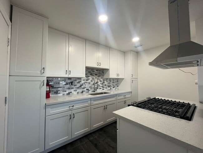 Building Photo - 004