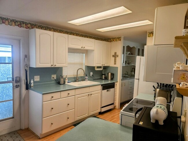 Building Photo - 4482 King Theodore Dr