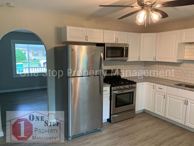 Building Photo - Beautiful 3 Bedroom 1 Bathroom Ranch Home ...