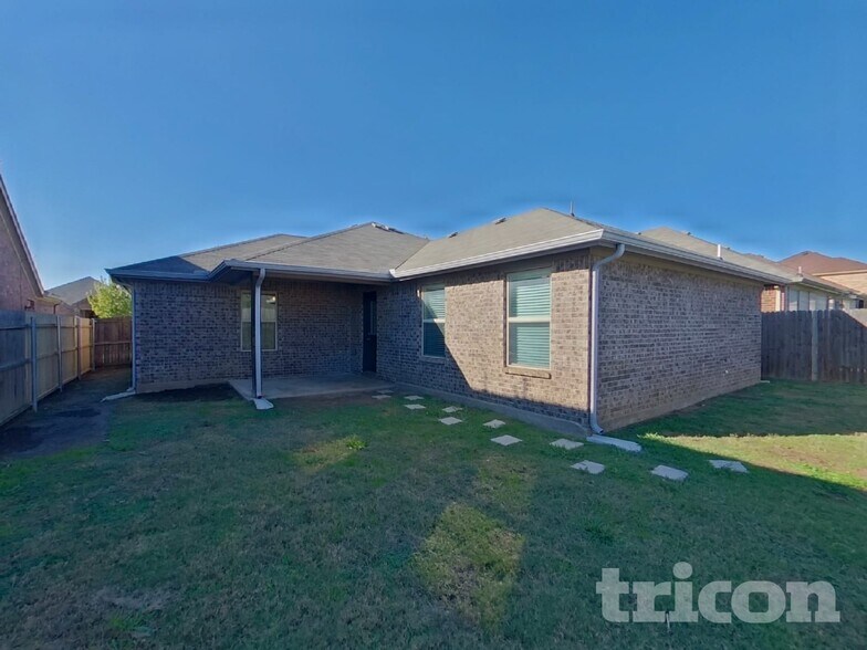 Building Photo - 8617 Silverbell Ln