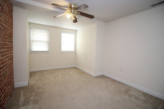 Building Photo - 1819 Jackson St