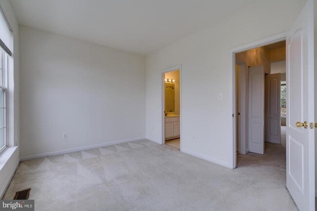 Building Photo - 13129 Park Crescent Cir
