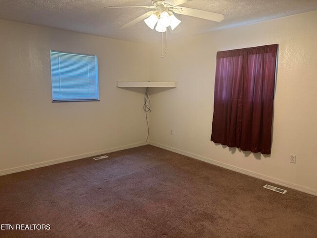 Building Photo - 520 Hopewell Rd