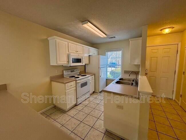 Building Photo - 310 Evans Lake Way