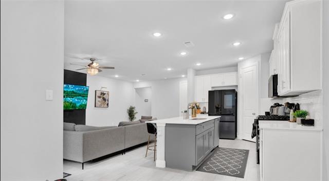 Building Photo - 525 Teton St