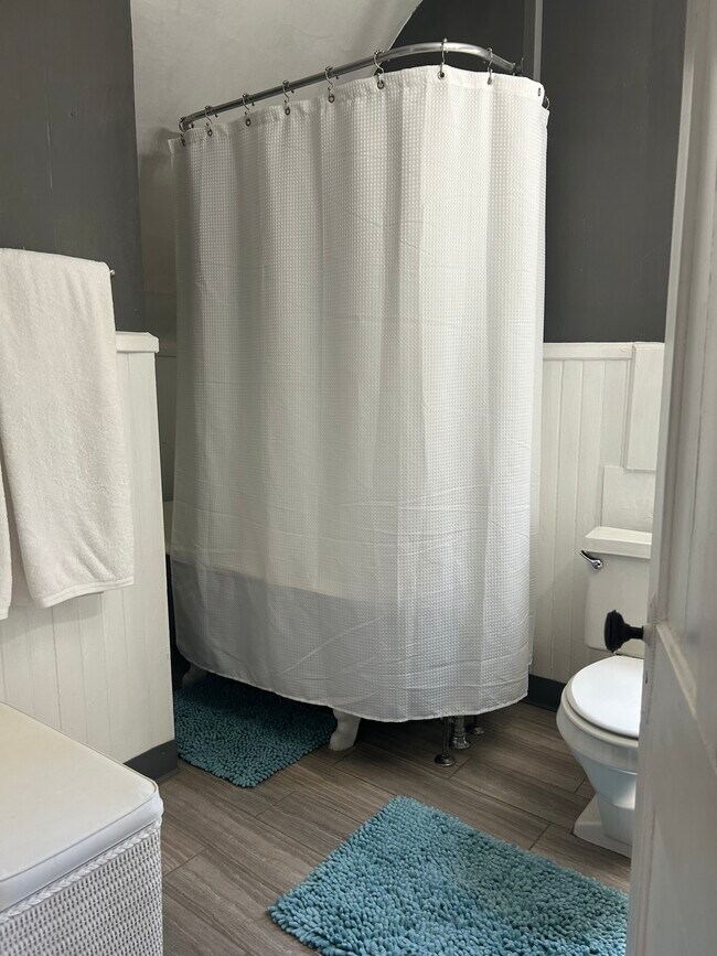 Building Photo - 421 Ashland Ave