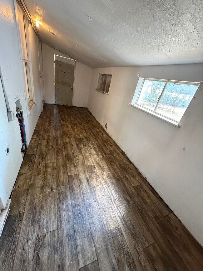 Building Photo - 1221 N 8th St