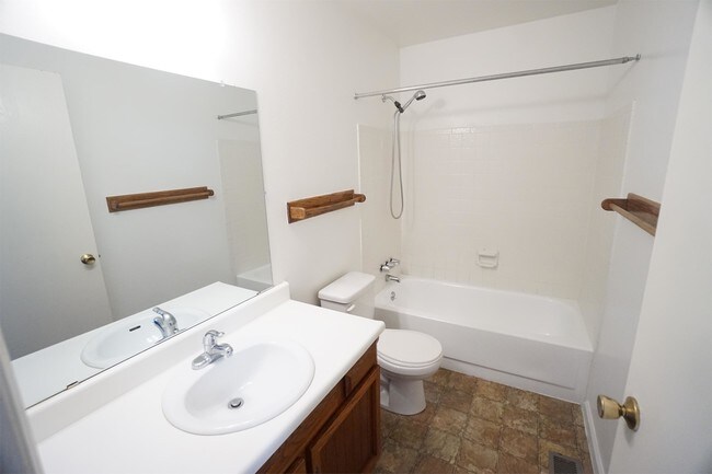 Building Photo - 7047 S Fairfax St