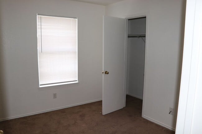 Building Photo - 2802 Edgefield St