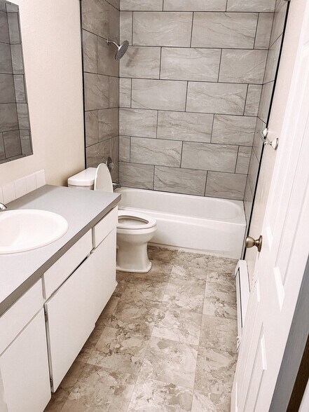 Upstairs bathroom - 1734 E Liberty Ave