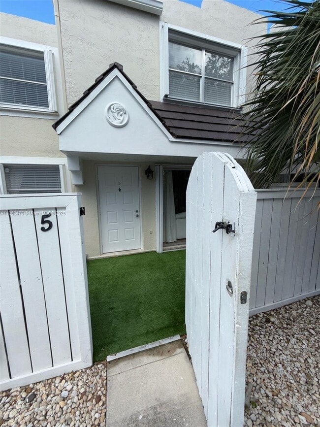 Building Photo - 4530 SW 68th Ct Cir