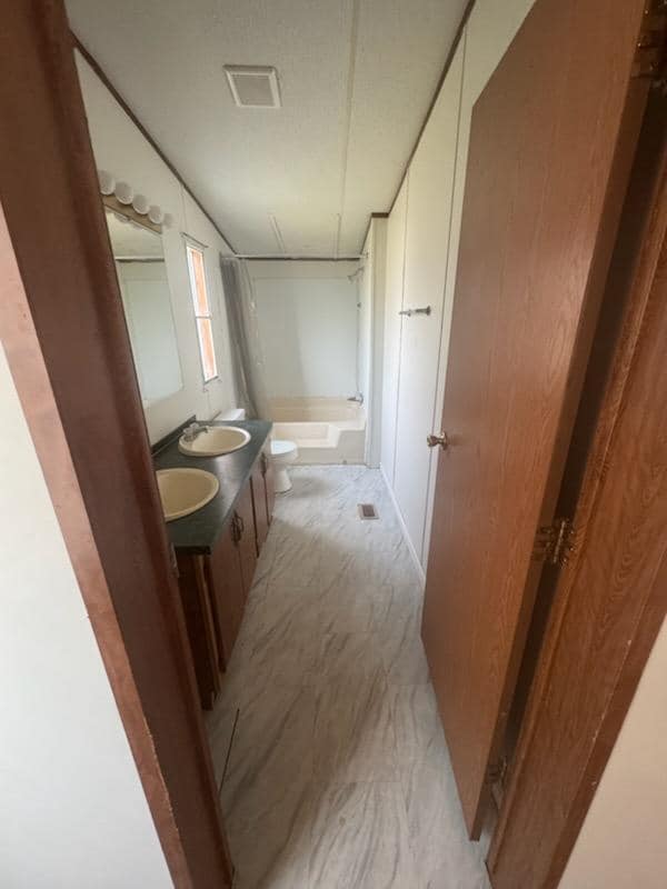 Building Photo - 403 S Alligator Ln