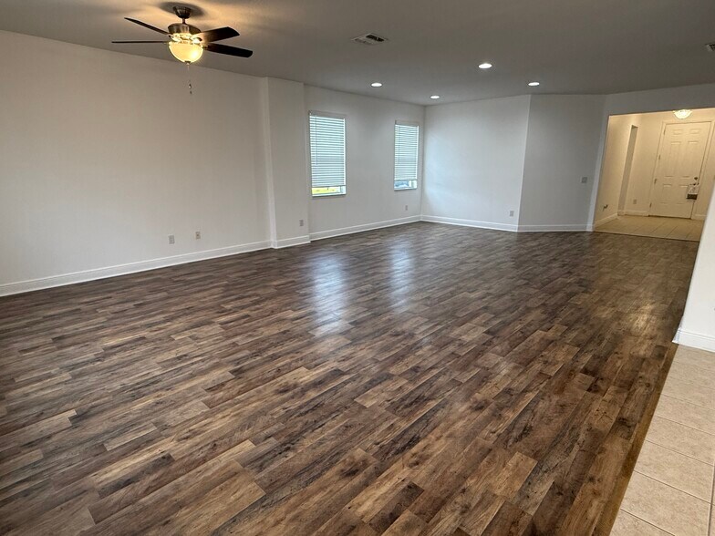 Building Photo - 502 First Cape Coral Dr