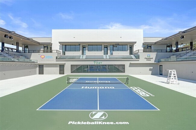 Building Photo - 920 SW 28th St