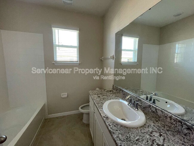 Building Photo - 7844 Stonebrook Cir
