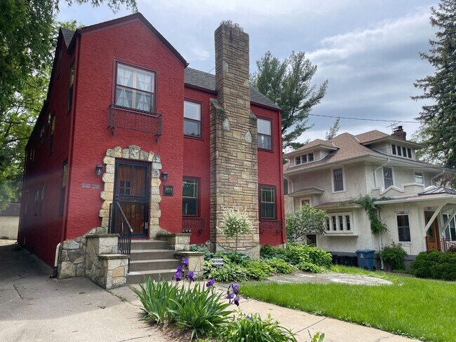 Building Photo - 3015 W 43rd St