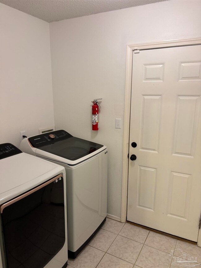 Building Photo - 398 Mirabelle Dr